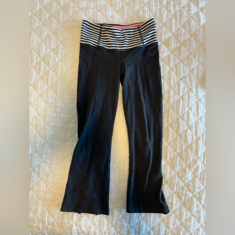 LululemonY2K rare split leg capri Black and White Striped high waist size 2